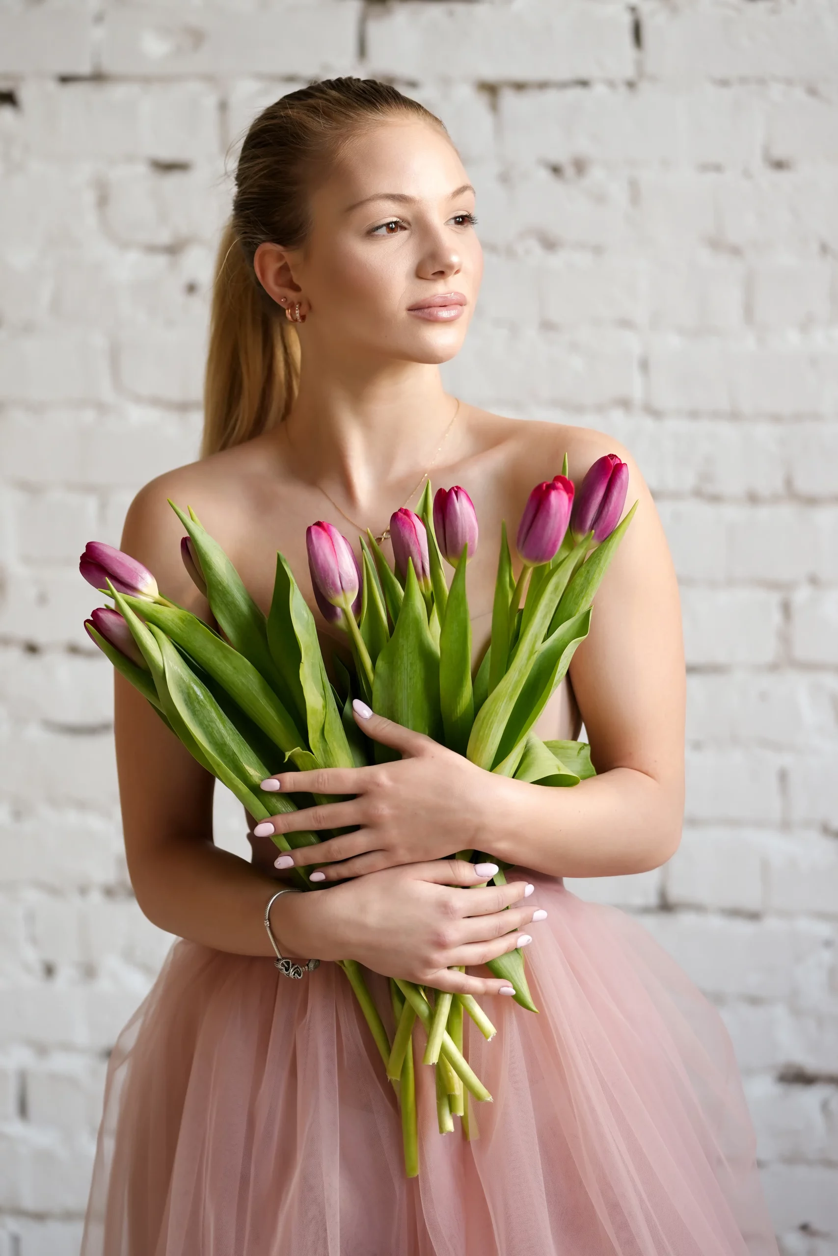 Portré Fotózás rózsaszín virággal